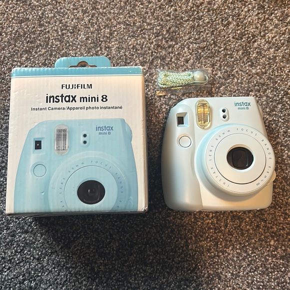 NWT Fujifilm Instax Mkni 8 Blue